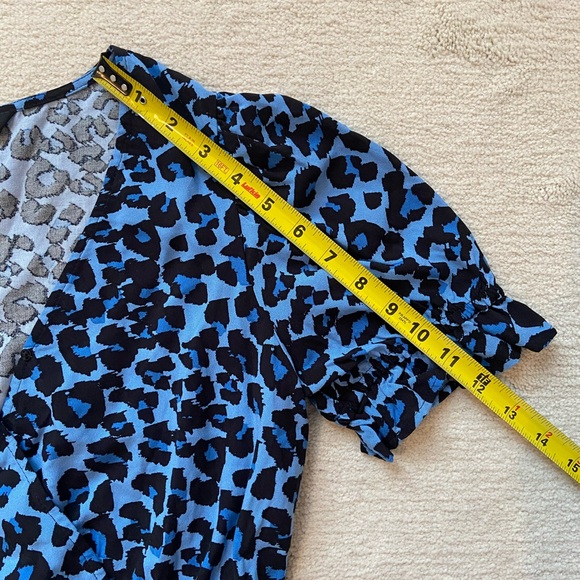 Banana Republic XS Crop Blue and black leopard print top - Picture 5 of 7